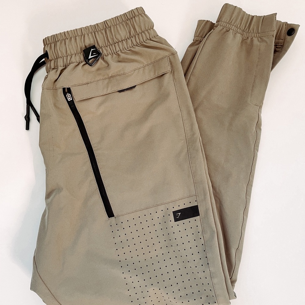 NWOT Men’s Gymshark Cargo Tech Bottoms